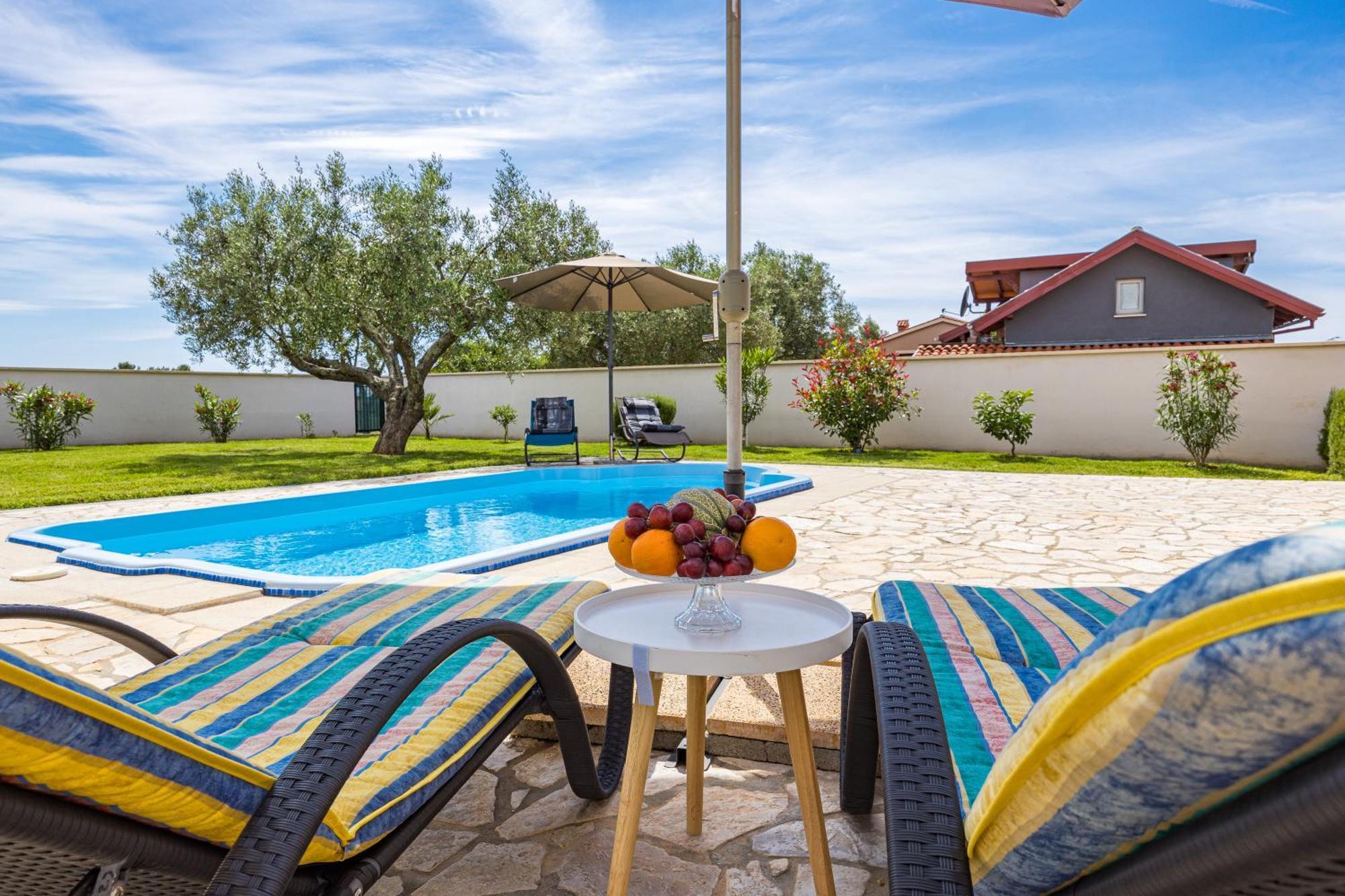 Villa Sunny Olive Peroj Exterior foto