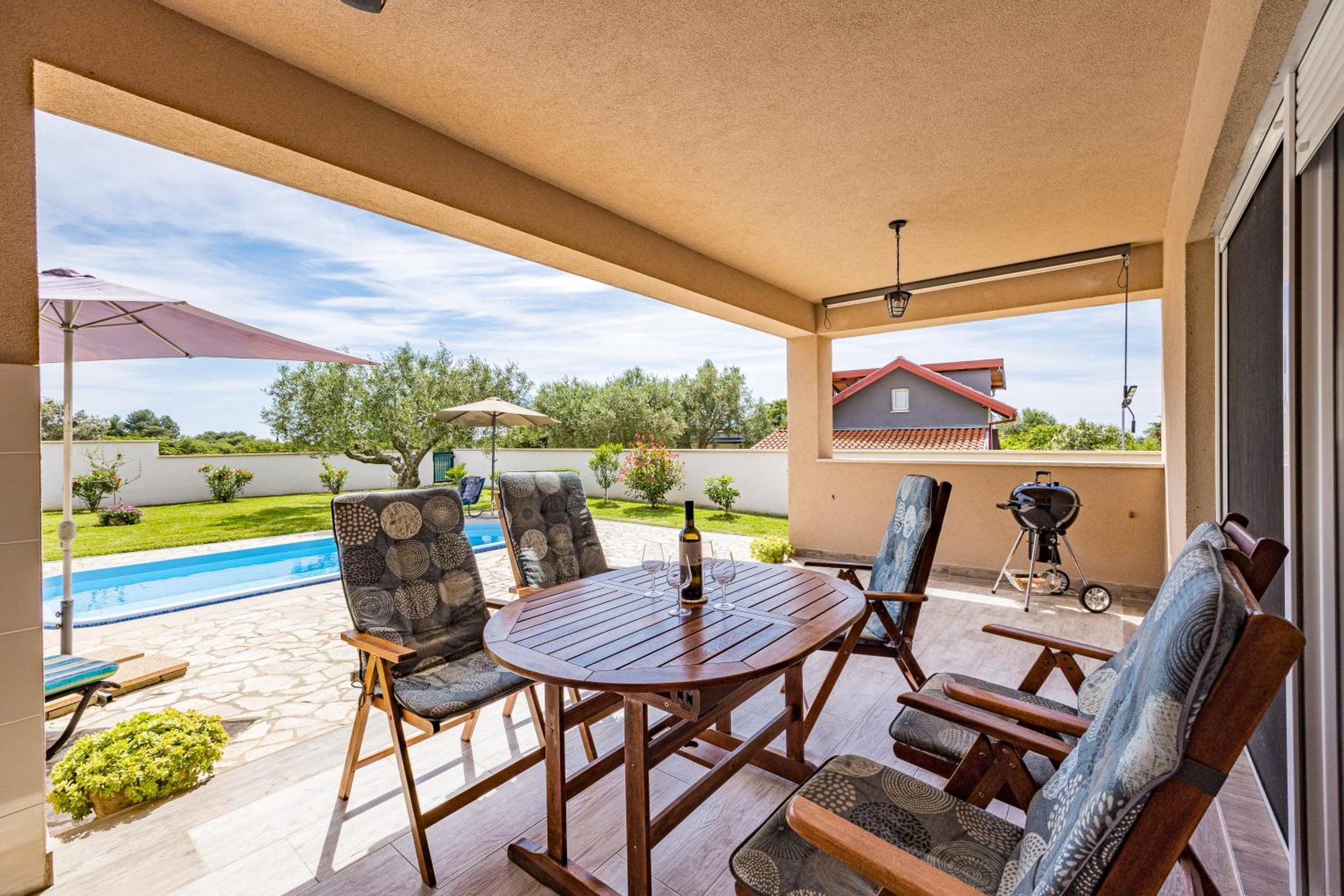 Villa Sunny Olive Peroj Exterior foto